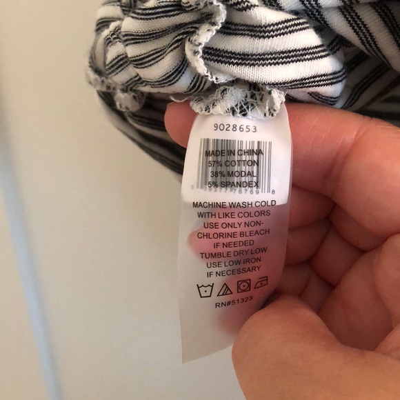 Like new Vince Camuto striped top. Medium - Picture 5 of 5